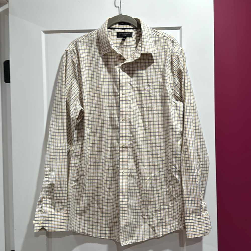 Banana Republic Men’s Non-Iron. Dress Shirt. Standard Fit. M. NWOT